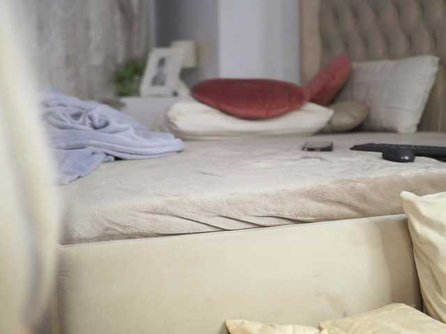 AprilHadid's BongaCams show and profile