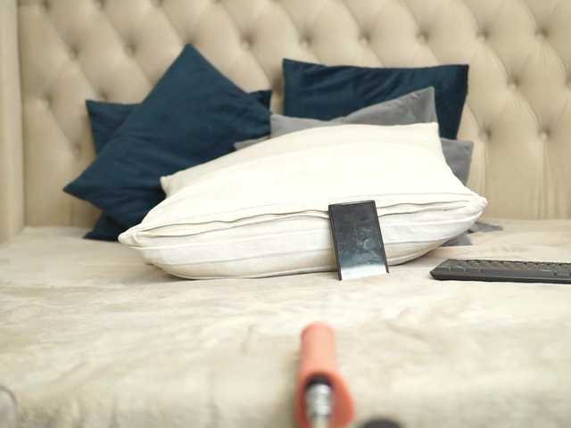 AprilHadid's BongaCams show and profile