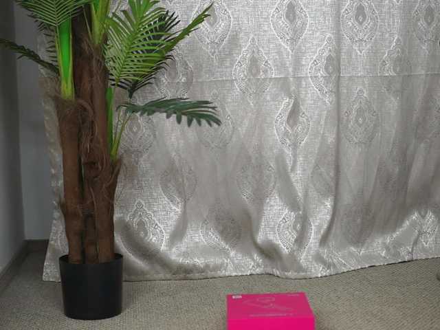 AprilHadid's BongaCams show and profile