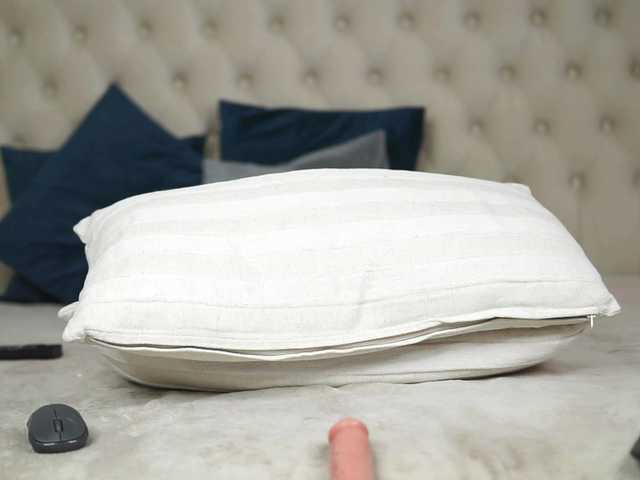 AprilHadid's BongaCams show and profile