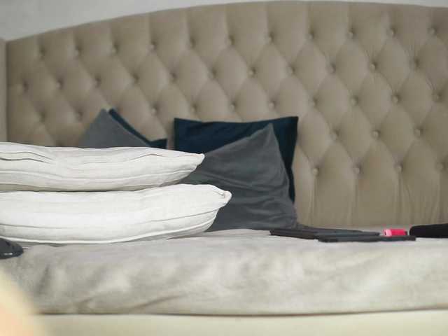 AprilHadid's BongaCams show and profile