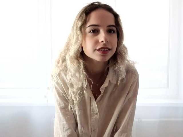 Excellent-ellaa webcam