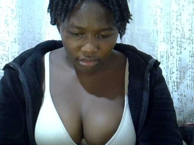 Queendee1's BongaCams show and profile