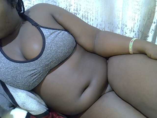 Queendee1's BongaCams show and profile