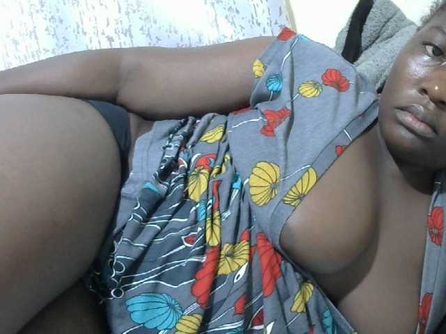 Queendee1's BongaCams show and profile