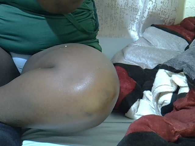 Queendee1's BongaCams show and profile