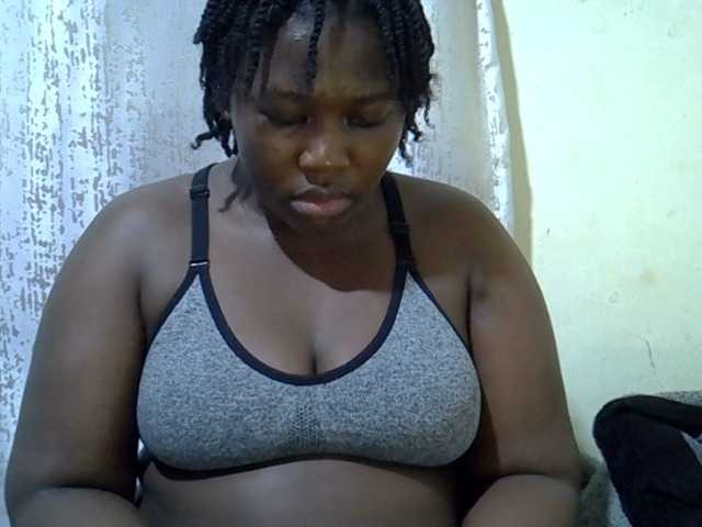 Queendee1's BongaCams show and profile