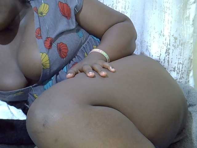 Queendee1's BongaCams show and profile