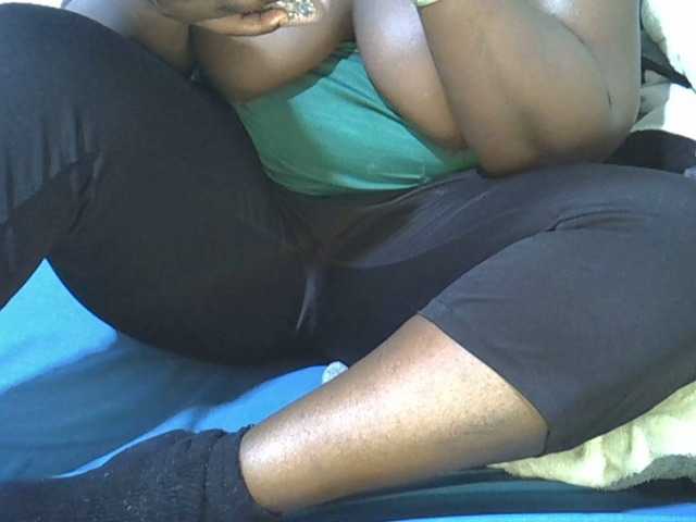 Queendee1's BongaCams show and profile