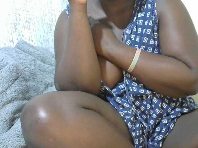 Queendee1's BongaCams show and profile