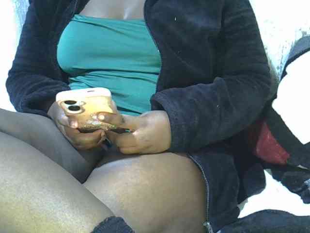 Queendee1 Live Webcam on BongaCams