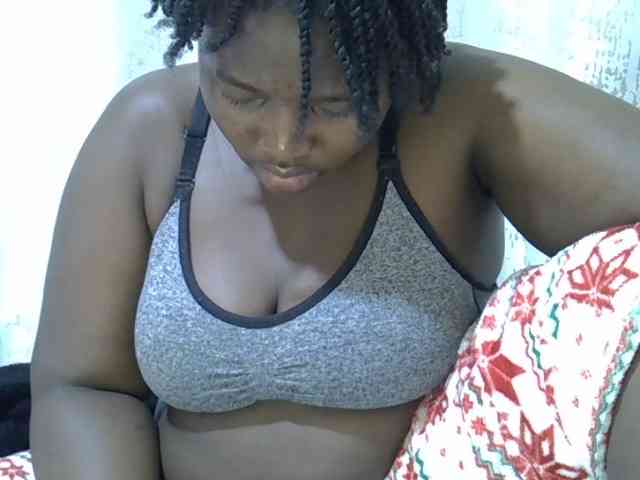 Queendee1 Live Webcam on BongaCams