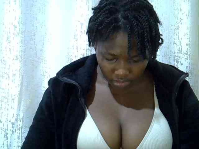 Queendee1 Live Webcam on BongaCams