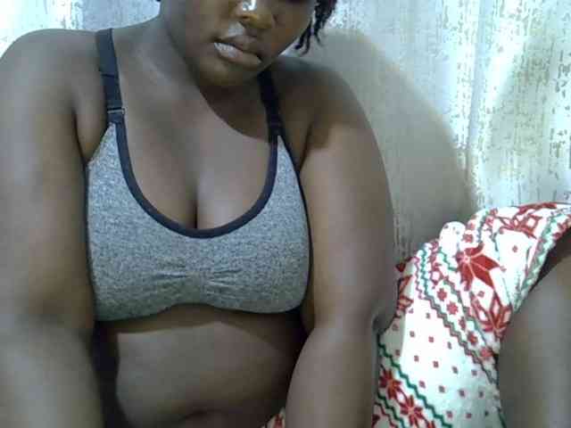 Queendee1 Live Webcam on BongaCams