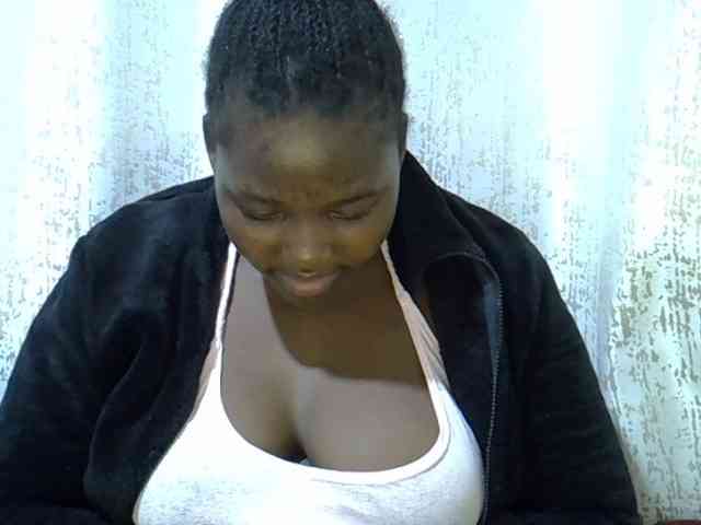 Queendee1 Live Webcam on BongaCams