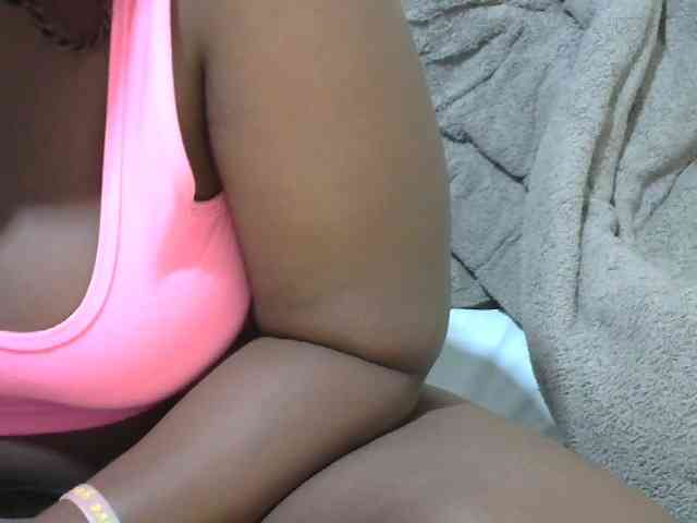 Queendee1 Live Webcam on BongaCams