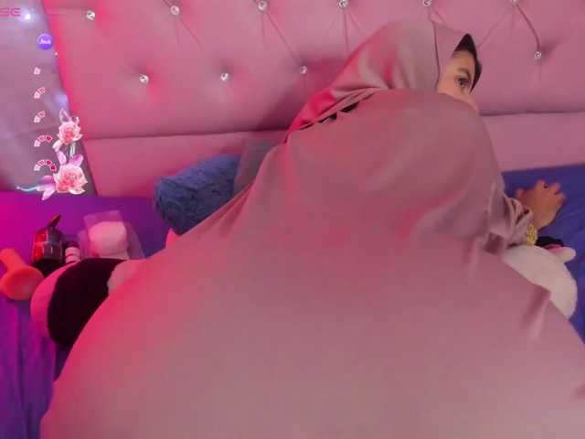 NaylaAbadi's BongaCams show and profile