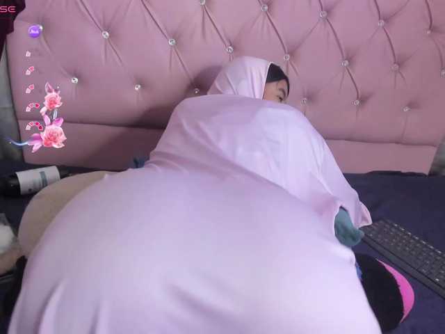 NaylaAbadi's BongaCams show and profile