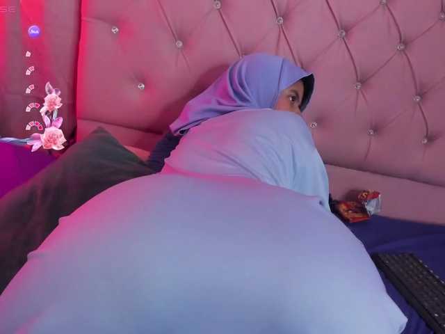 NaylaAbadi's BongaCams show and profile