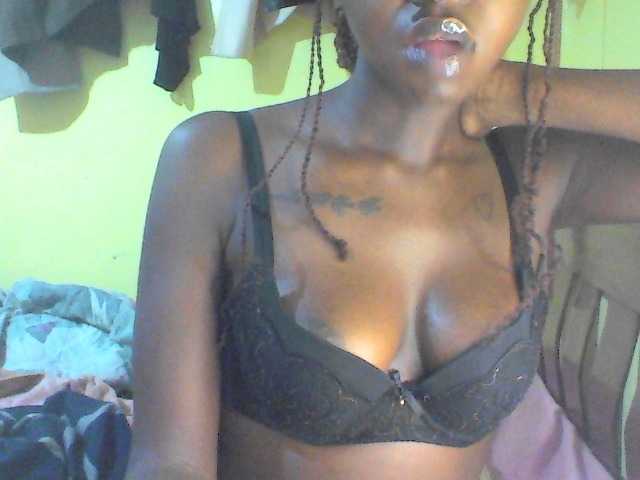 Villaria webcam bongacams model stream image