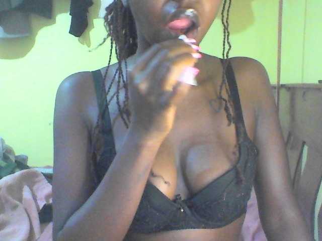 Villaria webcam bongacams model stream image