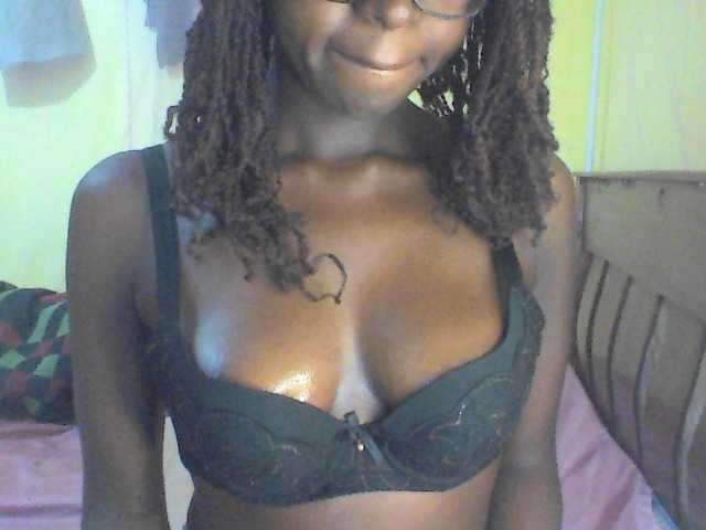 Villaria webcam bongacams model stream image