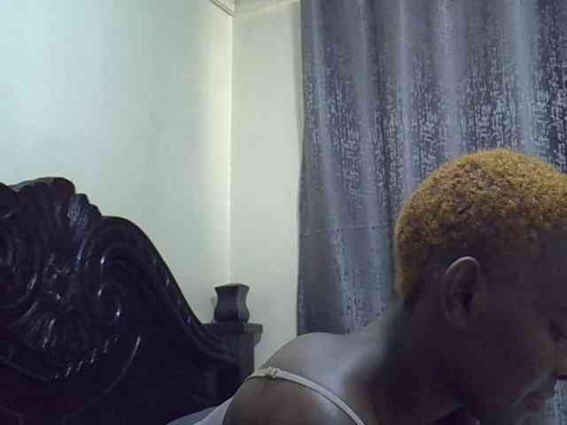 Pretty-amber72 webcam