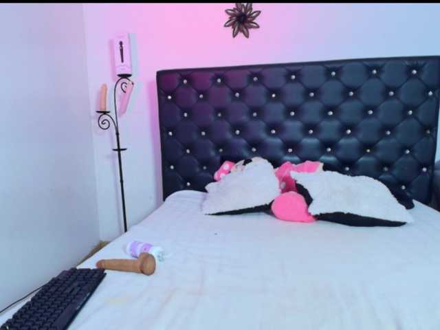 GiannaRoberts webcam