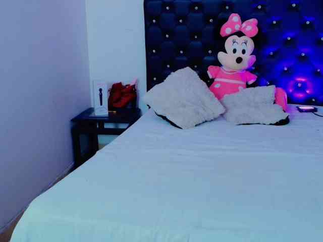 GiannaRoberts GiannaRoberts