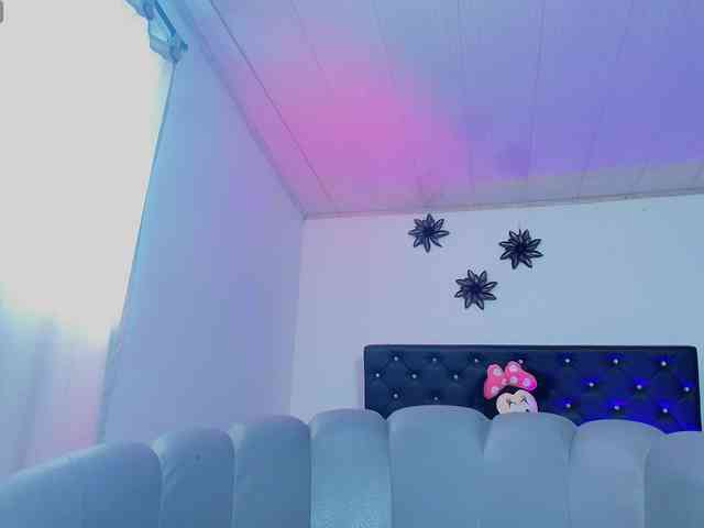 GiannaRoberts webcam