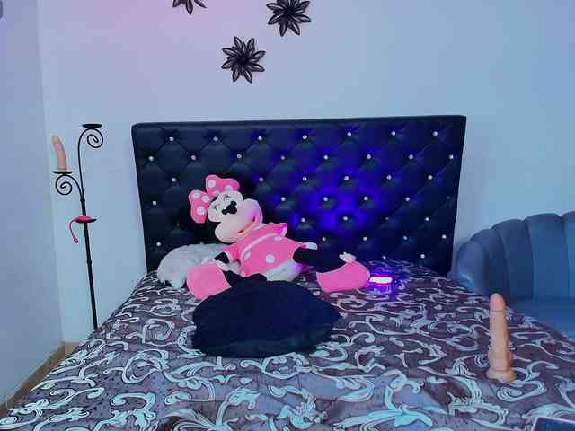 GiannaRoberts webcam