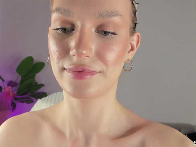 IceStrawberry's BongaCams show and profile