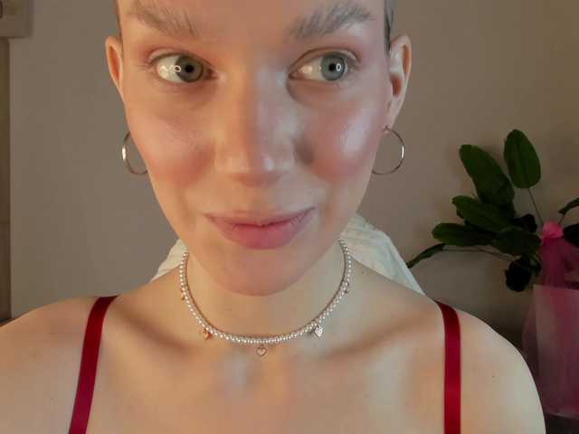 IceStrawberry's BongaCams show and profile