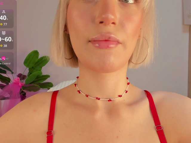 IceStrawberry's BongaCams show and profile