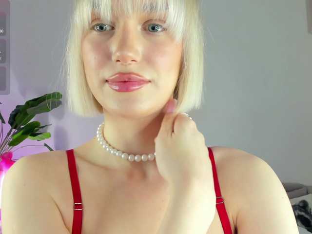 IceStrawberry's BongaCams show and profile