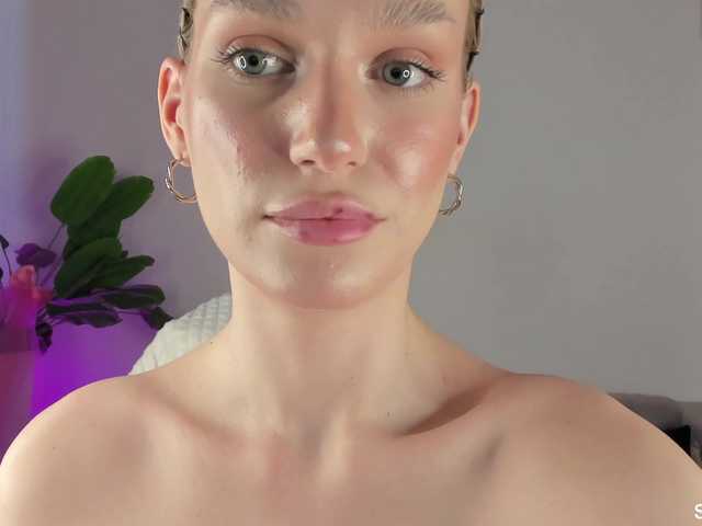 IceStrawberry's BongaCams show and profile