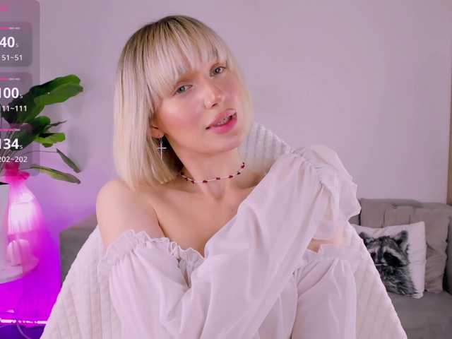 IceStrawberry's BongaCams show and profile