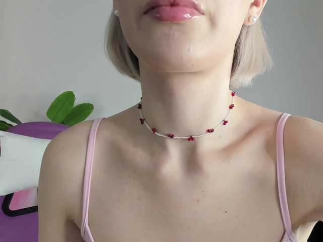 IceStrawberry's BongaCams show and profile