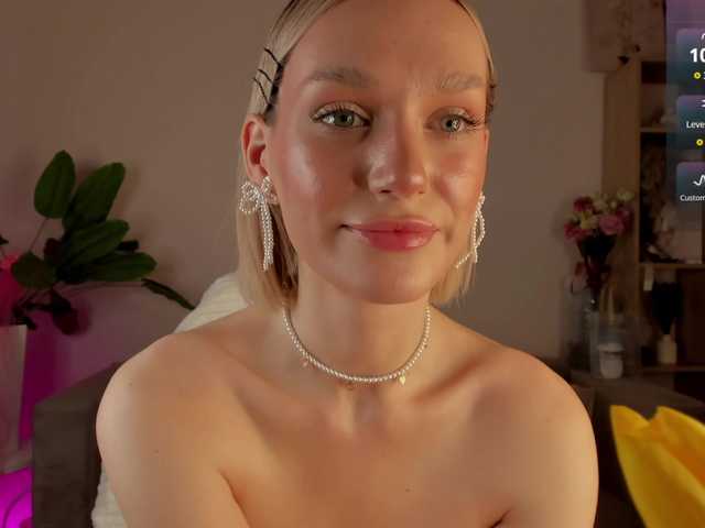 IceStrawberry's BongaCams show and profile