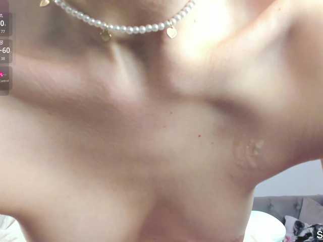 IceStrawberry's BongaCams show and profile