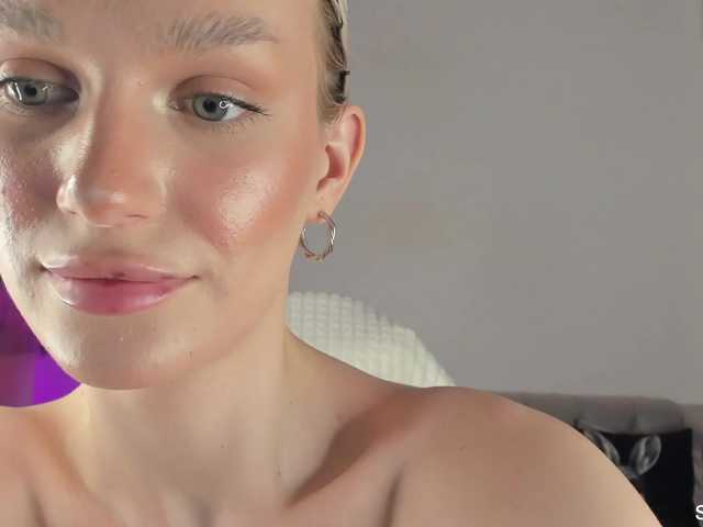 IceStrawberry's BongaCams show and profile