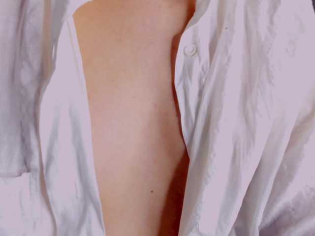 IceStrawberry's BongaCams show and profile