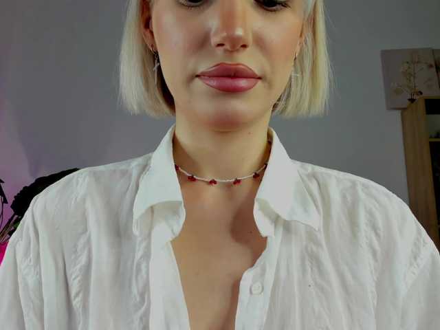 IceStrawberry's BongaCams show and profile