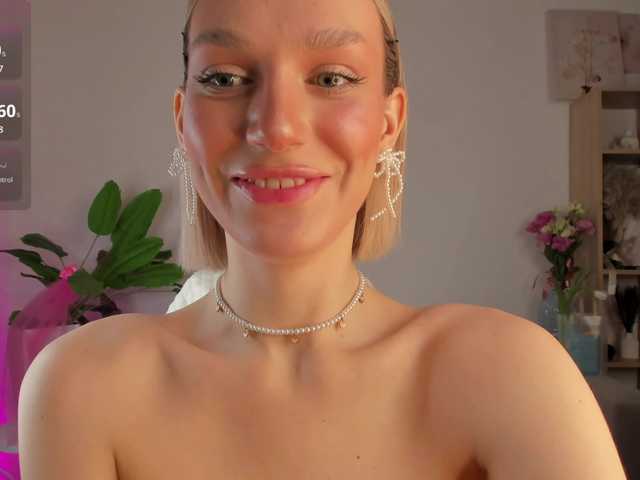 IceStrawberry's BongaCams show and profile