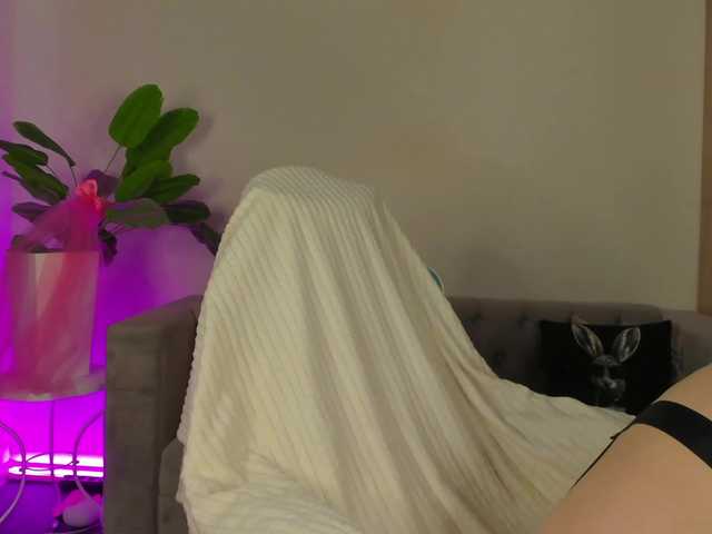 IceStrawberry's BongaCams show and profile