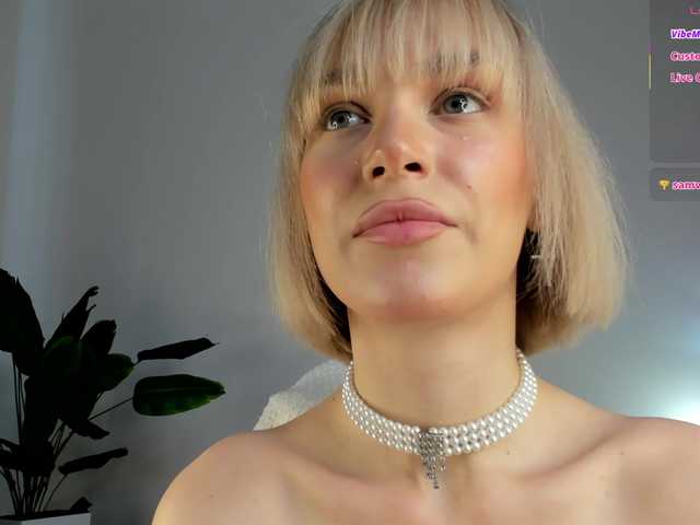 IceStrawberry's BongaCams show and profile