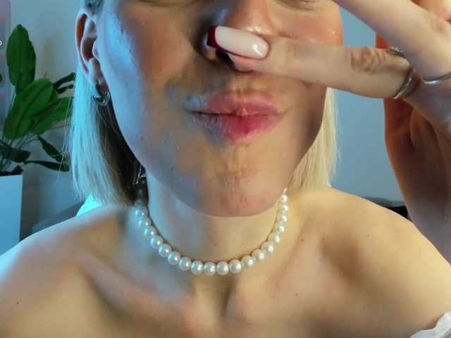 IceStrawberry's BongaCams show and profile