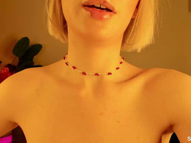 IceStrawberry's BongaCams show and profile