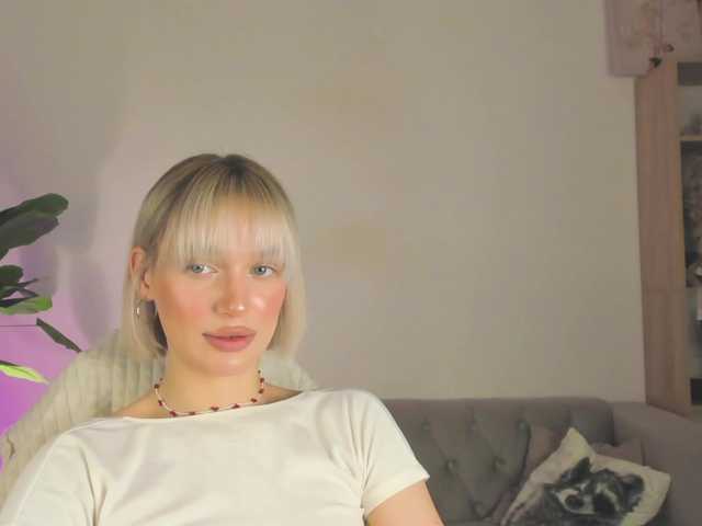 IceStrawberry's BongaCams show and profile