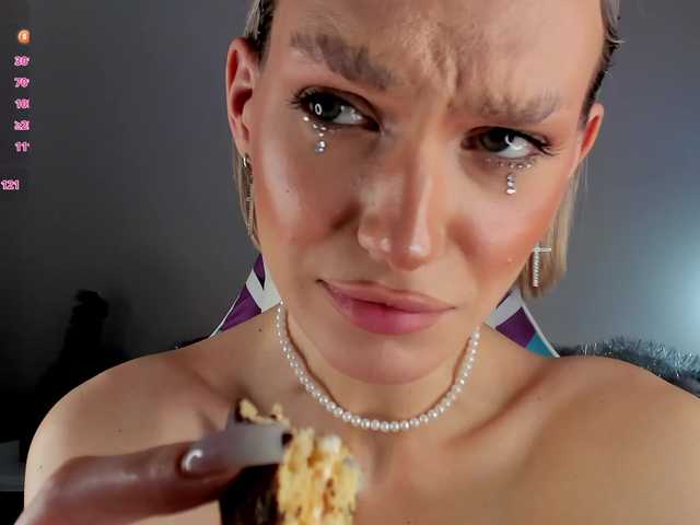 IceStrawberry's BongaCams show and profile